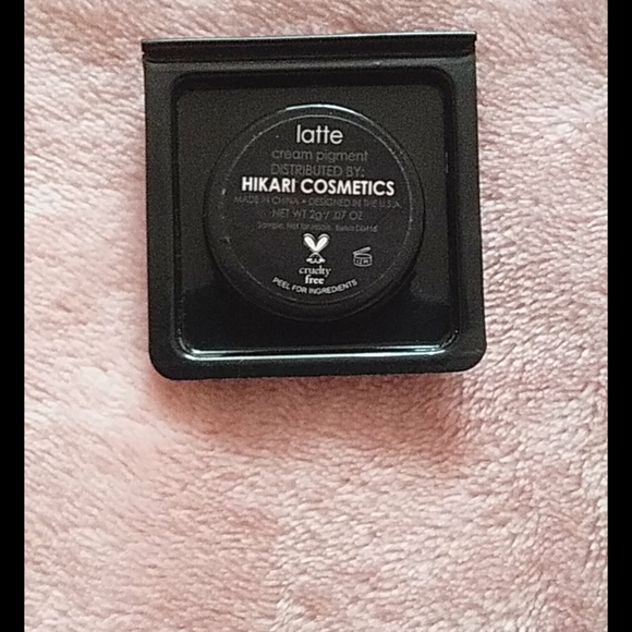 Makeup - Picture 3 of 3